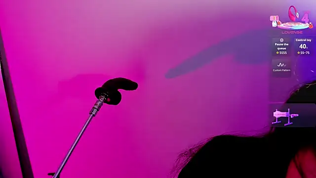 klhoe boobs online show from April 23, 2026, 3:57 am