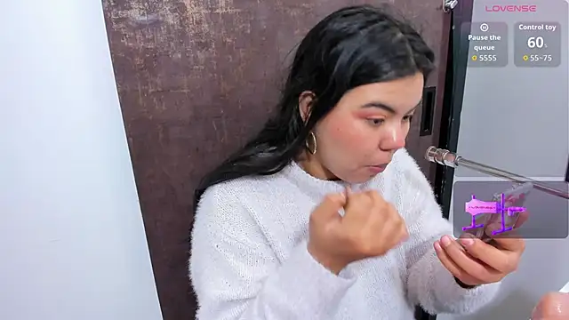 klhoe boobs online show from October 27, 2025, 4:02 am