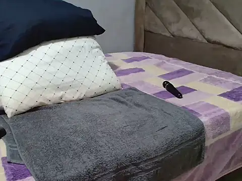 Snapshot of Hips2seyy86 chatting on September 24, 2025, 4:19 am Hips2seyy86 online show from September 24, 2025, 4:19 am