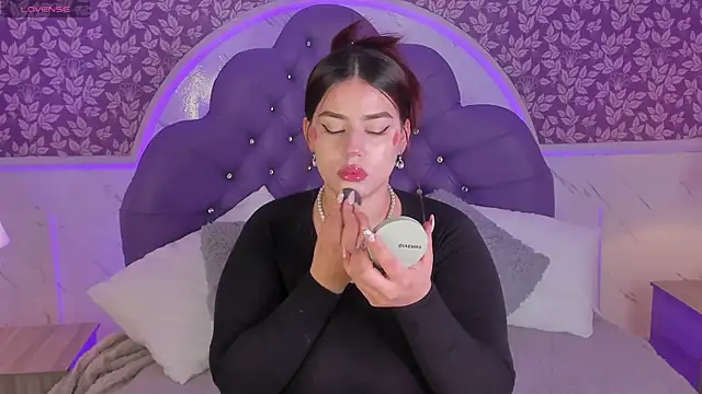 Snapshot of Miamontoya chatting on November 19, 2025, 1:55 pm Miamontoya online show from November 19, 2025, 1:55 pm