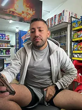 JuanZapata33 online show from July 15, 2026, 1:51 pm