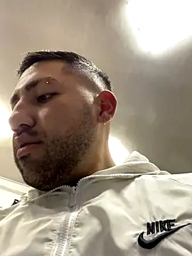 Snapshot of JuanZapata33 chatting on November 15, 2025, 9:52 pm JuanZapata33 online show from November 15, 2025, 9:52 pm