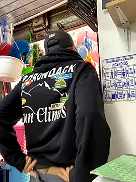 Snapshot of JuanZapata33 chatting on November 11, 2025, 9:42 pm JuanZapata33 online show from November 11, 2025, 9:42 pm