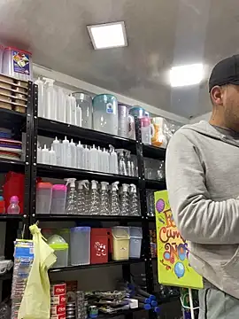 Snapshot of JuanZapata33 chatting on November 23, 2025, 8:19 pm JuanZapata33 online show from November 23, 2025, 8:19 pm