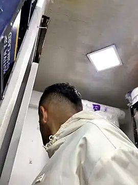 Snapshot of JuanZapata33 chatting on November 16, 2025, 10:13 pm JuanZapata33 online show from November 16, 2025, 10:13 pm