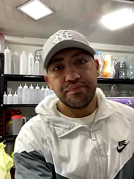 Snapshot of JuanZapata33 chatting on November 25, 2025, 7:25 pm JuanZapata33 online show from November 25, 2025, 7:25 pm