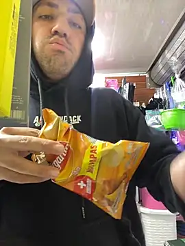 Snapshot of JuanZapata33 chatting on November 19, 2025, 9:59 pm JuanZapata33 online show from November 19, 2025, 9:59 pm