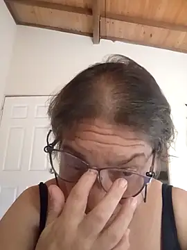 florecita69 online show from October 28, 2025, 2:27 pm