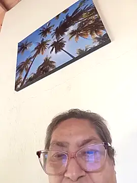 Snapshot of florecita69 chatting on April 28, 2026, 4:11 pm florecita69 online show from April 28, 2026, 4:11 pm