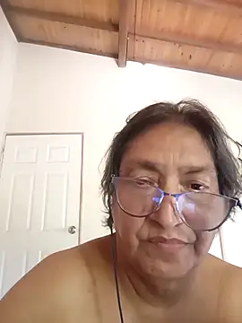 florecita69 online show from November 10, 2025, 4:01 pm