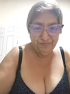 Snapshot of florecita69 chatting on May 3, 2026, 8:45 pm florecita69 online show from May 3, 2026, 8:45 pm