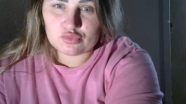 Snapshot of Honeydew-Waves chatting on November 17, 2025, 6:39 am Honeydew-Waves online show from November 17, 2025, 6:39 am