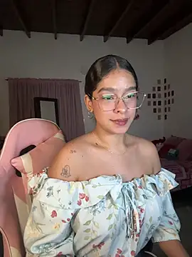 Snapshot of Arteatenea__ chatting on June 5, 2026, 11:43 pm Arteatenea online show from June 5, 2026, 11:43 pm