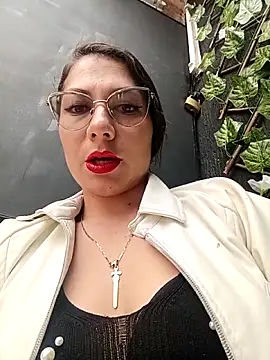 Snapshot of VALERY-03_ chatting on June 12, 2026, 3:32 pm VALERY-03 online show from June 12, 2026, 3:32 pm