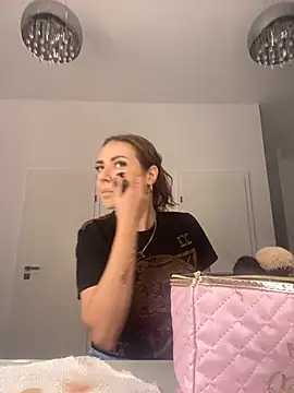 Abby  White online show from September 25, 2025, 3:18 pm