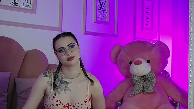 Abby  White online show from April 18, 2026, 5:37 pm