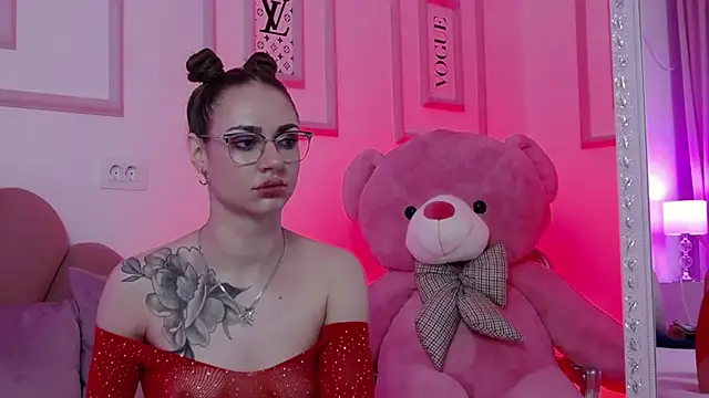 Abby  White online show from March 18, 2025, 5:12 pm