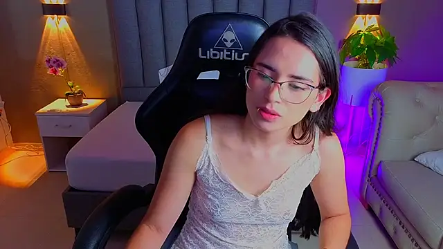 Snapshot of angelica_dymond chatting on July 16, 2026, 9:34 pm angelica dymond online show from July 16, 2026, 9:34 pm