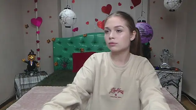 Snapshot of LaraPika chatting on November 4, 2025, 6:11 pm LaraPika online show from November 4, 2025, 6:11 pm