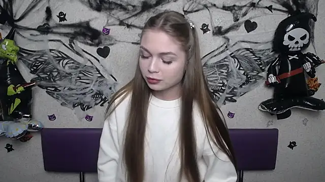 Snapshot of LaraPika chatting on October 25, 2025, 5:02 pm LaraPika online show from October 25, 2025, 5:02 pm