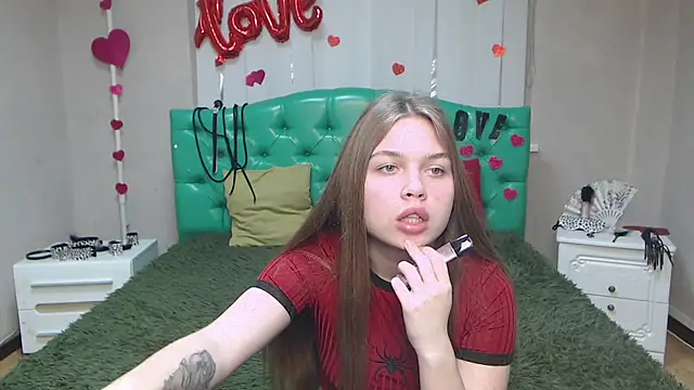 Snapshot of LaraPika chatting on March 18, 2025, 9:12 am LaraPika online show from March 18, 2025, 9:12 am