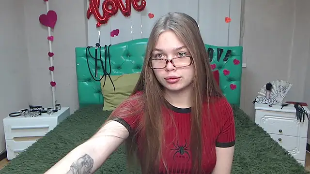 Snapshot of LaraPika chatting on March 18, 2025, 6:06 am LaraPika online show from March 18, 2025, 6:06 am