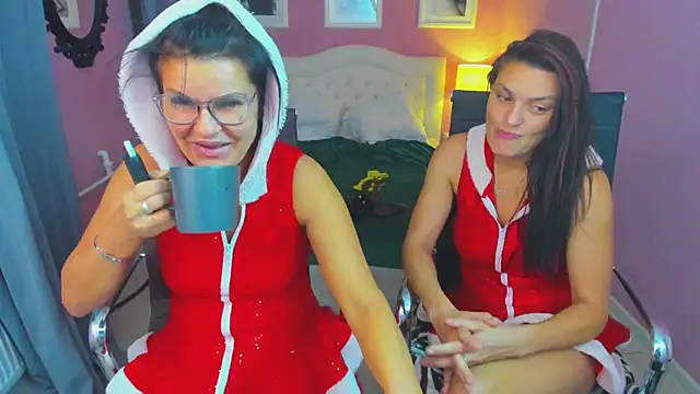 Snapshot of EricaAndPenelopa chatting on December 23, 2024, 3:07 am EricaAndPenelopa online show from December 23, 2024, 3:07 am