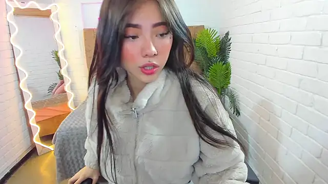 Snapshot of Roxanne_tay chatting on February 16, 2025, 7:16 pm Roxanne tay online show from February 16, 2025, 7:16 pm