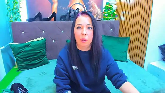 Snapshot of LauraSin chatting on January 5, 2026, 7:06 pm LauraSin online show from January 5, 2026, 7:06 pm