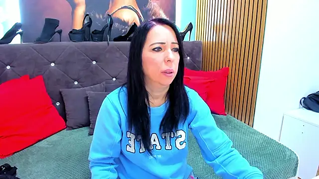 Snapshot of LauraSin chatting on March 1, 2026, 4:23 am LauraSin online show from March 1, 2026, 4:23 am