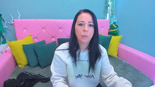 Snapshot of LauraSin chatting on December 16, 2025, 4:50 am LauraSin online show from December 16, 2025, 4:50 am