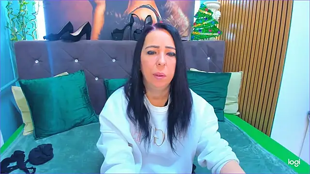 Snapshot of LauraSin chatting on December 19, 2025, 4:27 am LauraSin online show from December 19, 2025, 4:27 am