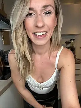 lola tentatiion online show from November 16, 2025, 8:02 pm