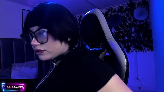 Kitty Gang online show from April 8, 2026, 2:24 am