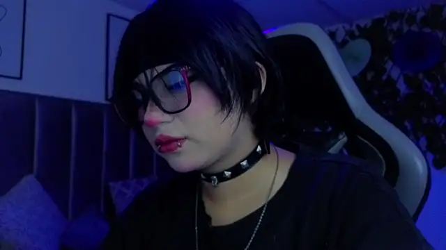 Snapshot of Kitty_Gang chatting on May 6, 2026, 1:42 am Kitty Gang online show from May 6, 2026, 1:42 am