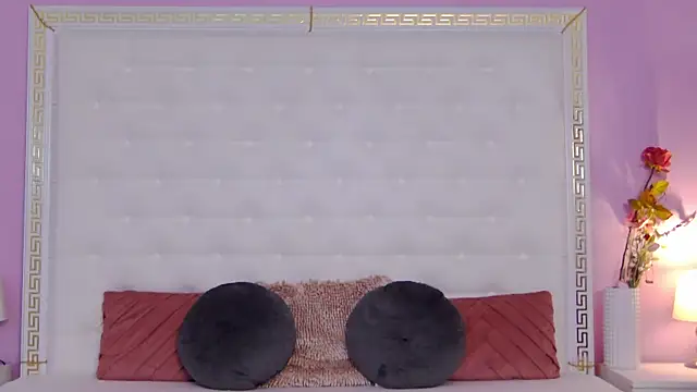 Lenna Paul online show from April 7, 2026, 5:20 am