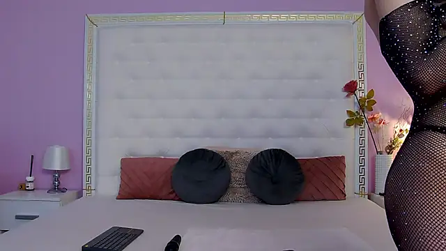 Lenna Paul online show from March 13, 2026, 5:34 am