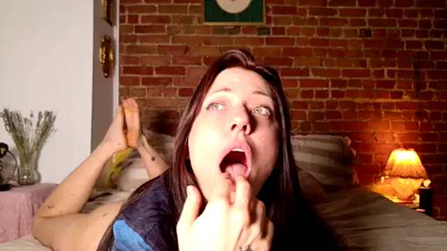 Snapshot of MaeDaybaby chatting on November 26, 2025, 2:28 pm MaeDaybaby online show from November 26, 2025, 2:28 pm