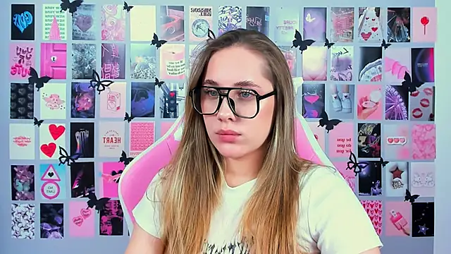 Snapshot of MiaMilas chatting on March 20, 2025, 8:09 am MiaMilas online show from March 20, 2025, 8:09 am