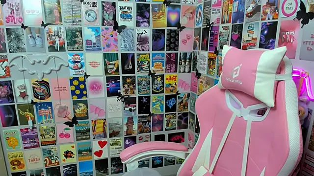 Snapshot of MiaMilas chatting on October 18, 2025, 4:20 pm MiaMilas online show from October 18, 2025, 4:20 pm