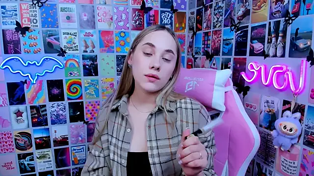 MiaMilas online show from February 25, 2026, 3:56 pm