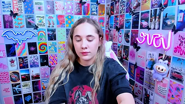 MiaMilas online show from March 23, 2026, 3:01 pm