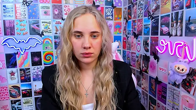 MiaMilas online show from December 18, 2025, 3:05 pm