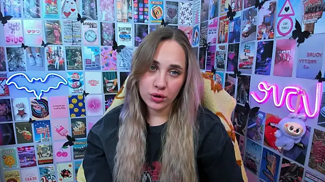 Snapshot of MiaMilas chatting on October 20, 2025, 4:29 pm MiaMilas online show from October 20, 2025, 4:29 pm