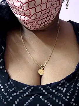 mallu-sumi online show from May 23, 2026, 3:49 am