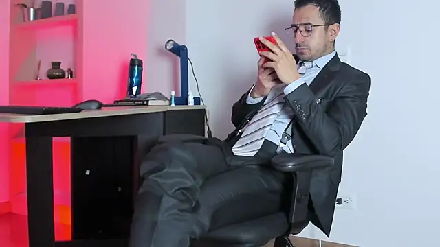 pablo-rincon95 online show from February 13, 2025, 2:42 pm