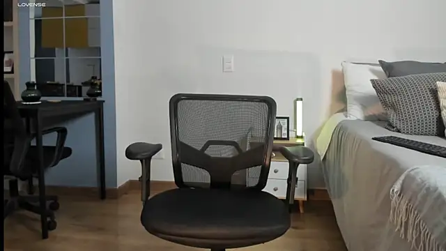 pablo-rincon95 online show from April 6, 2026, 12:50 pm