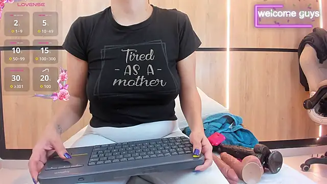 Snapshot of adela_chase chatting on November 11, 2025, 1:44 am adela chase online show from November 11, 2025, 1:44 am