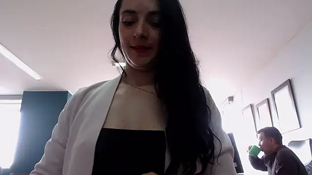 amellie ros online show from March 18, 2025, 8:59 pm