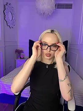 Snapshot of horny_blondiee chatting on March 10, 2025, 8:28 am horny blondiee online show from March 10, 2025, 8:28 am